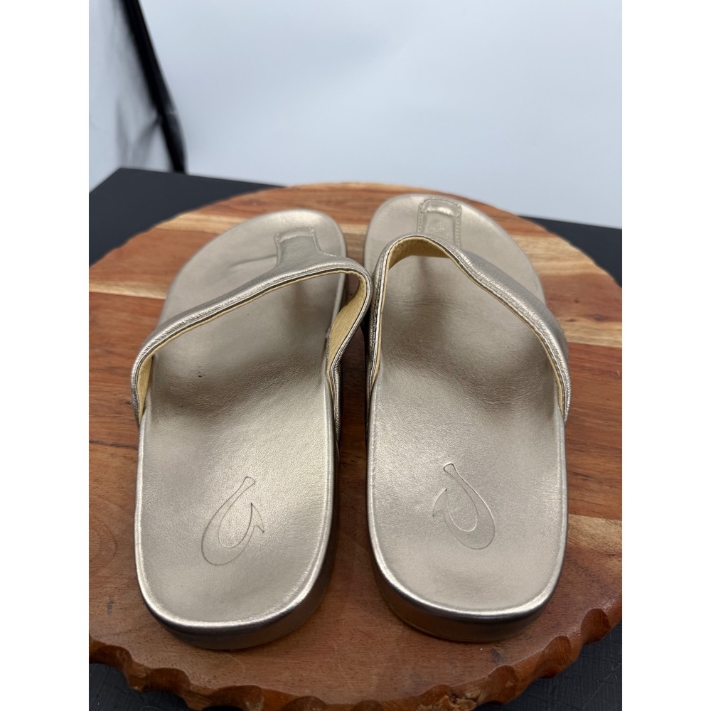 OluKai Kipe'a Lipi Sandals Women Size 8 Gold Metallic Leather Thong Flip Flops - Picture 4 of 6